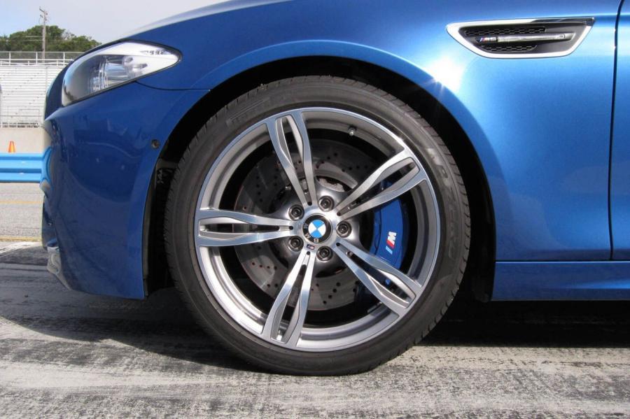 BMW M5 2012 года  (фото 21 из 319)